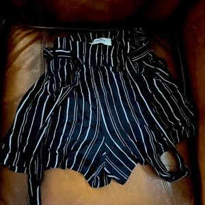 Hollister flowy shorts size small